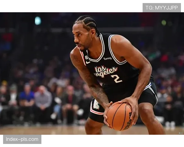 快船首训莱昂纳德状态火热 哈登笑容满面首发阵容锁定