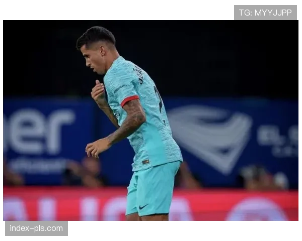 巴萨边后卫攻防平衡,坎塞洛前插助攻马丁内收保护肋部